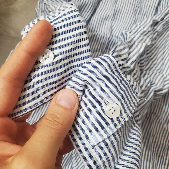 Tahari 100% Rayon Button Down Long Sleeves Shirt. Striped. White, Blue. Size L. - Picture 4 of 10